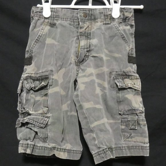 VF JEANSWEAR | 7 Regular | Camouflage / Camo | Cargo Shorts | Snap Buttons | GUC - Picture 1 of 12